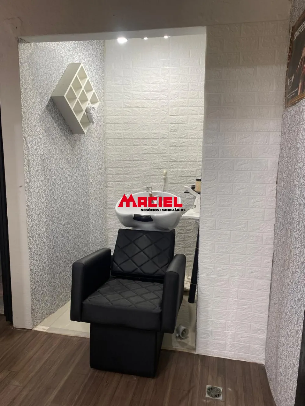 Alugar Comercial / Ponto Comercial em S&atilde;o Jos&eacute; dos Campos R$ 1.200,00 - Foto 4