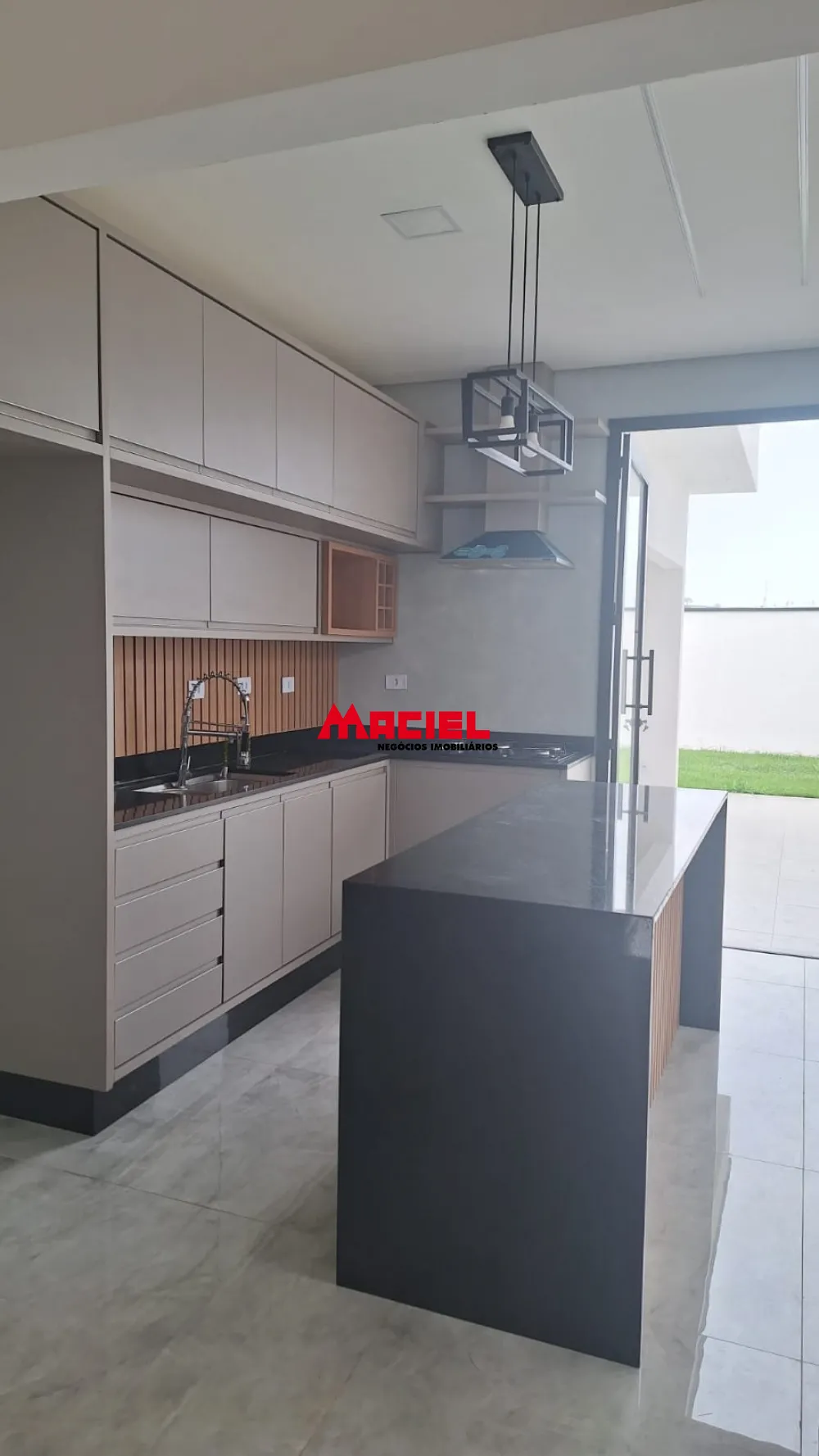 Comprar Casa / Condom&iacute;nio em Ca&ccedil;apava R$ 900.000,00 - Foto 2