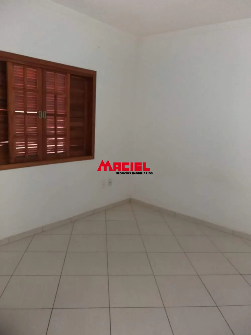 Alugar Casa / Padr&atilde;o em S&atilde;o Jos&eacute; dos Campos R$ 2.300,00 - Foto 5