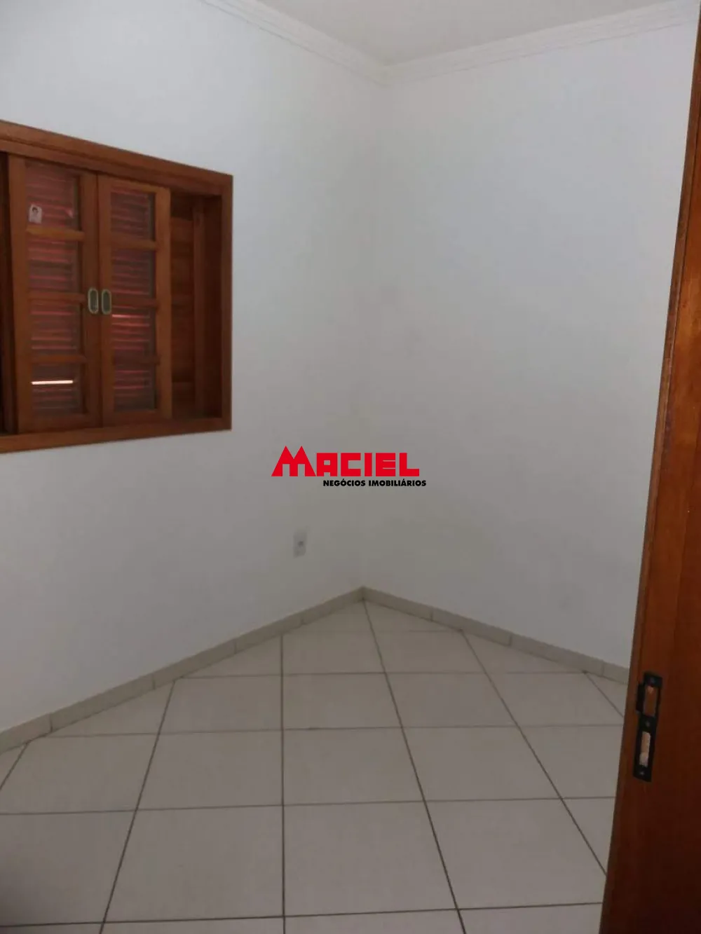 Alugar Casa / Padr&atilde;o em S&atilde;o Jos&eacute; dos Campos R$ 2.300,00 - Foto 10