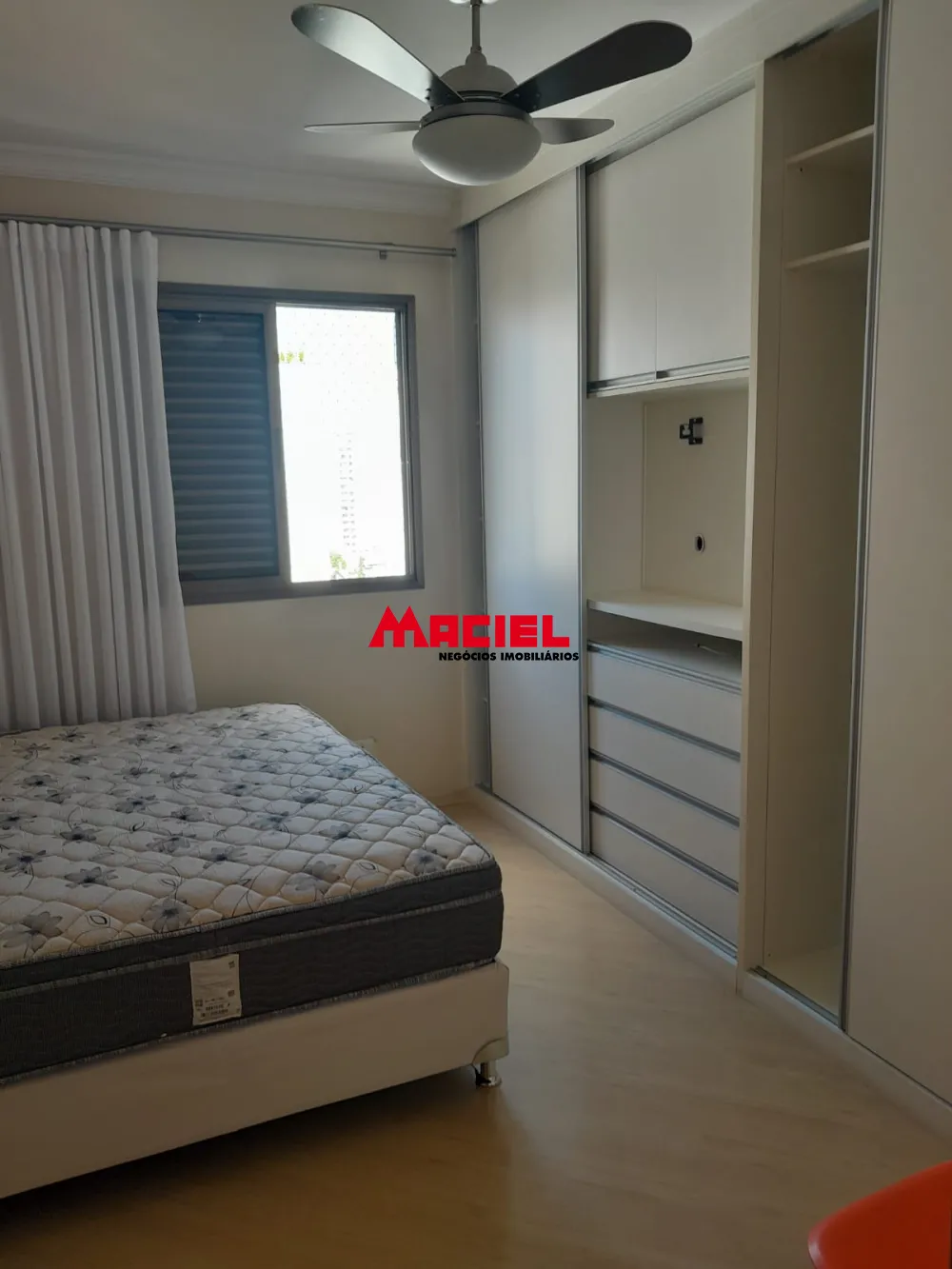 Alugar Apartamento / Padr&atilde;o em S&atilde;o Jos&eacute; dos Campos R$ 4.000,00 - Foto 2