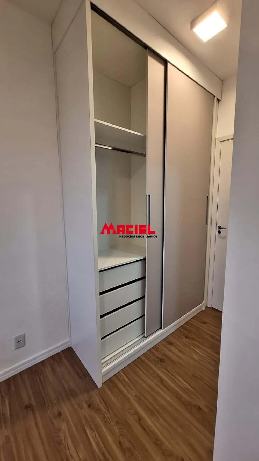 Alugar Apartamento / Padr&atilde;o em S&atilde;o Jos&eacute; dos Campos R$ 3.200,00 - Foto 10