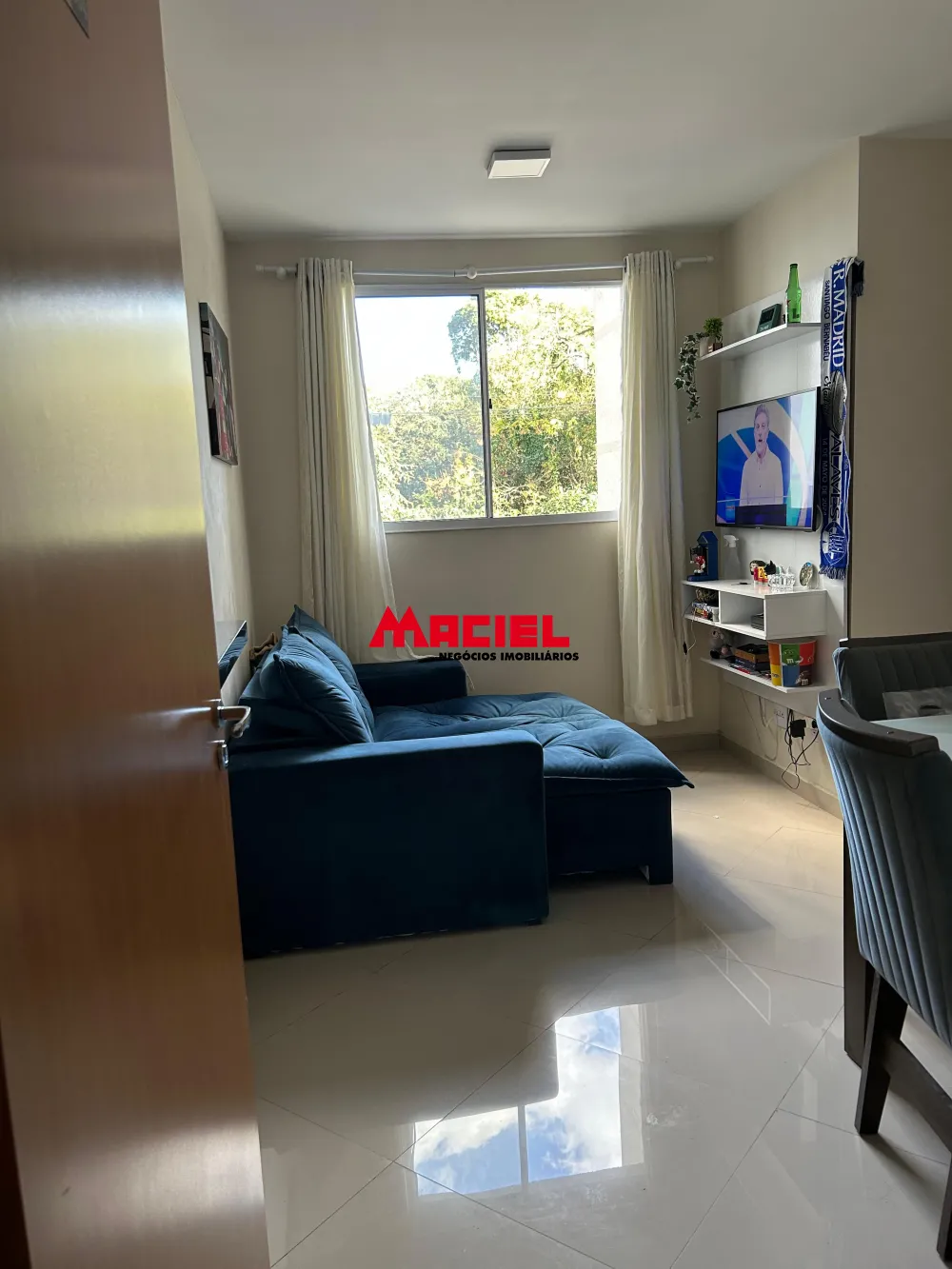 Alugar Apartamento / Padr&atilde;o em S&atilde;o Jos&eacute; dos Campos R$ 1.700,00 - Foto 2