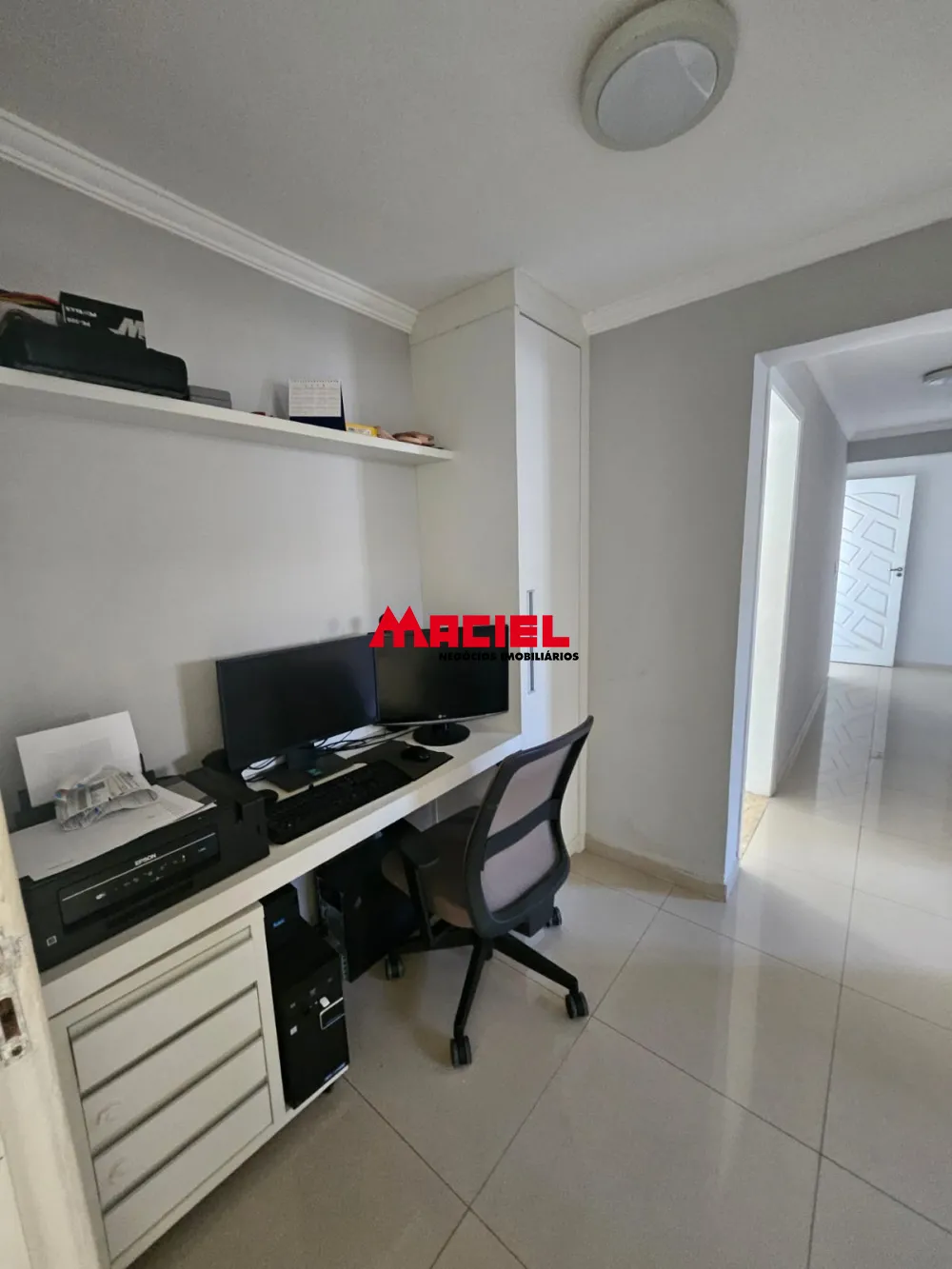 Alugar Casa / Sobrado em S&atilde;o Jos&eacute; dos Campos R$ 3.500,00 - Foto 2