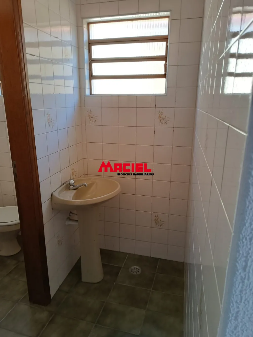 Alugar Comercial / Ponto Comercial em S&atilde;o Jos&eacute; dos Campos R$ 2.800,00 - Foto 1