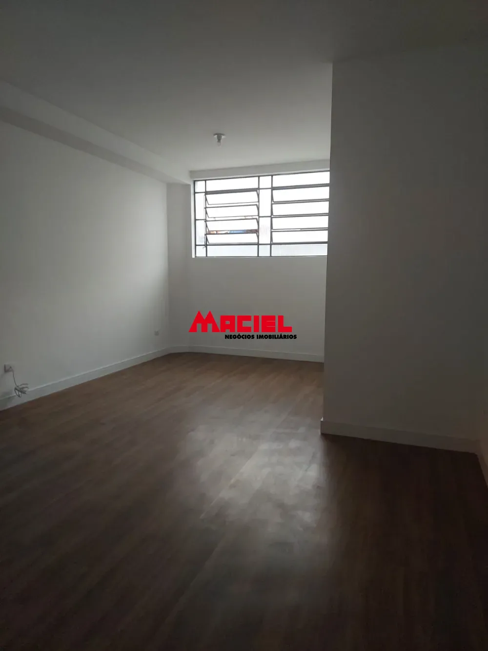 Alugar Comercial / Sala em S&atilde;o Jos&eacute; dos Campos R$ 1.400,00 - Foto 4