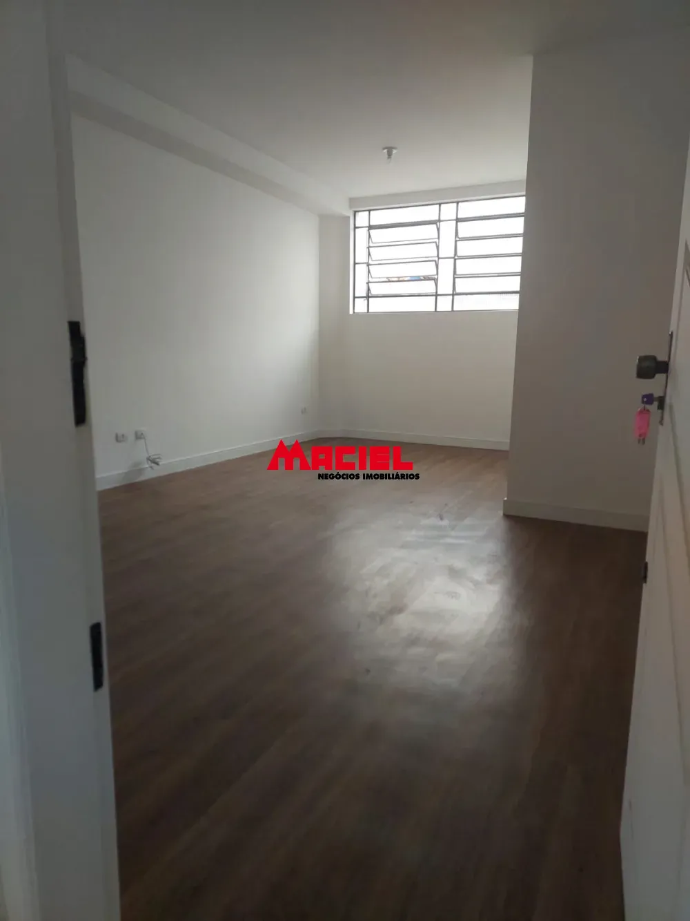 Alugar Comercial / Sala em S&atilde;o Jos&eacute; dos Campos R$ 1.400,00 - Foto 5
