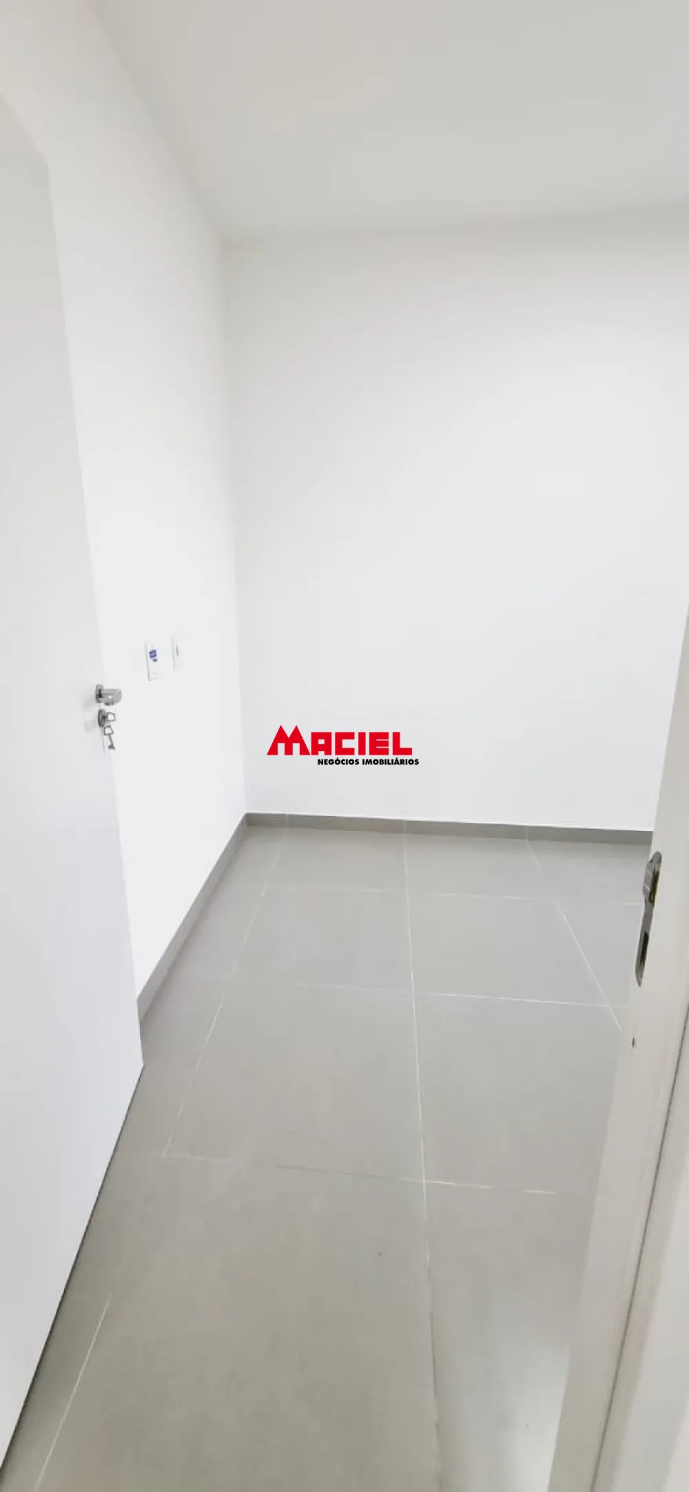 Alugar Apartamento / Padr&atilde;o em S&atilde;o Jos&eacute; dos Campos R$ 2.800,00 - Foto 4