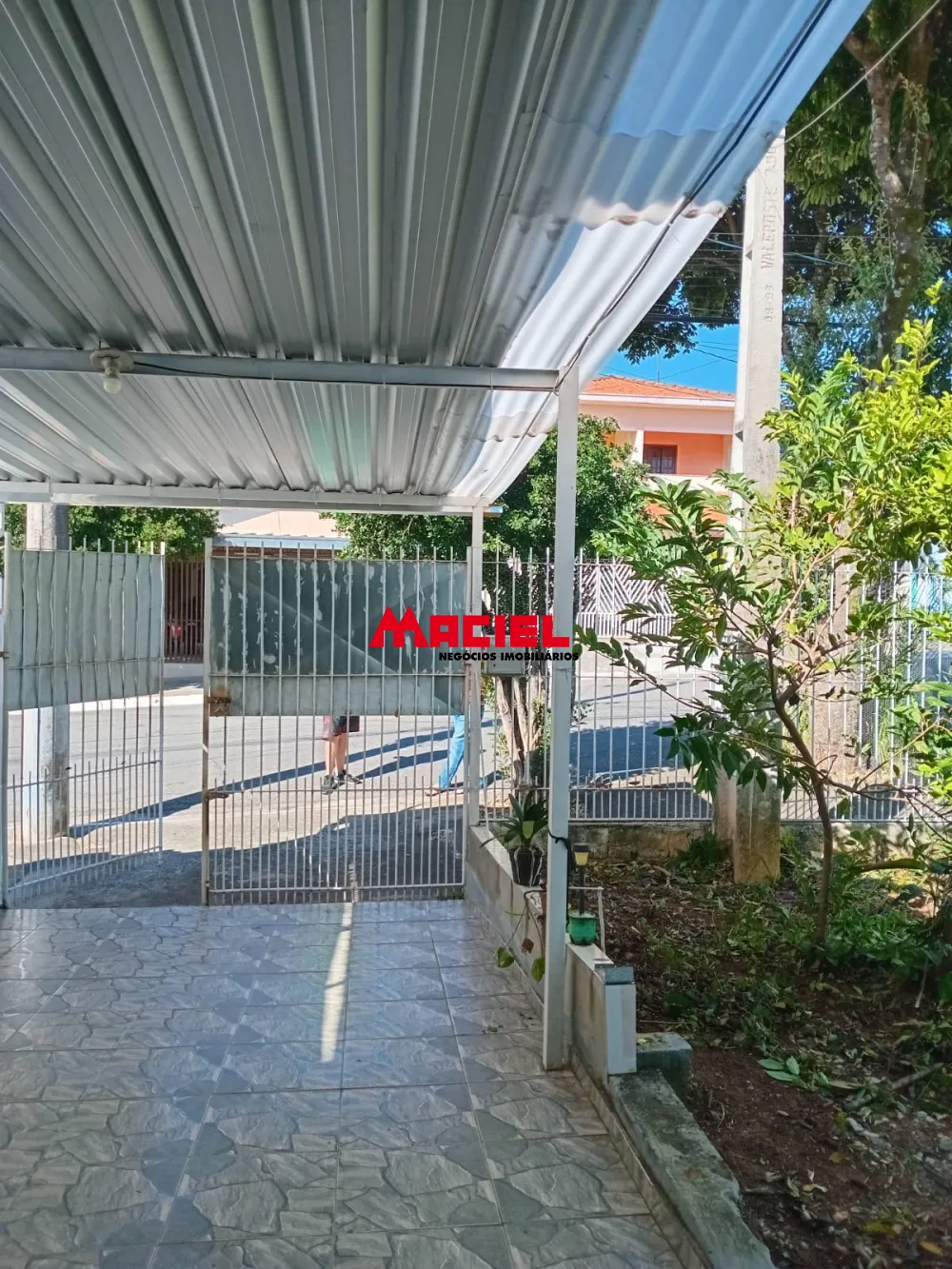 Alugar Casa / Padr&atilde;o em S&atilde;o Jos&eacute; dos Campos R$ 2.000,00 - Foto 1