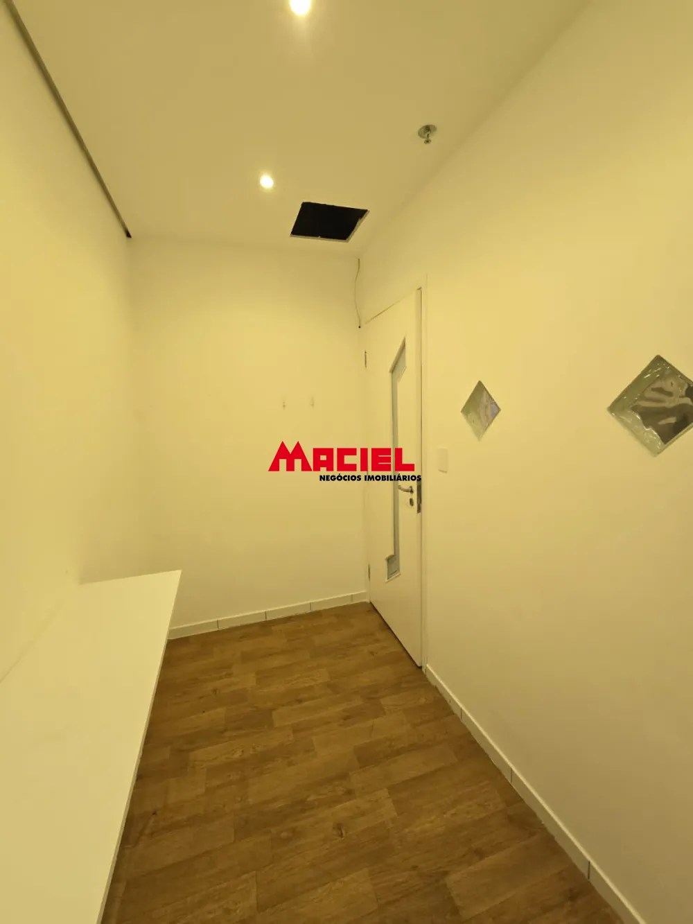 Alugar Comercial / Sala em Edif&iacute;cio/Condom&iacute;nio em S&atilde;o Jos&eacute; dos Campos R$ 2.400,00 - Foto 9