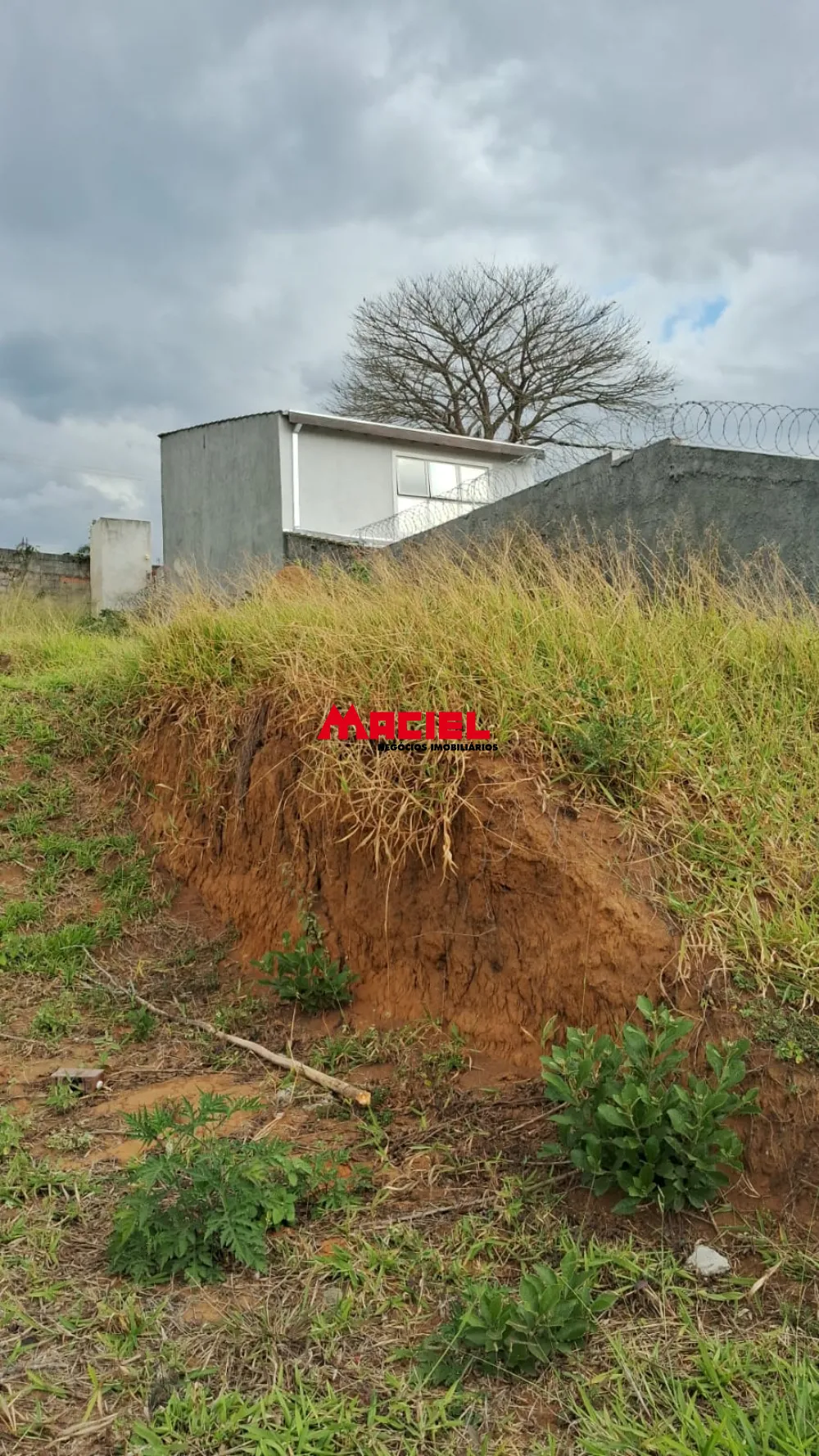 Comprar Terreno / Padr&atilde;o em S&atilde;o Jos&eacute; dos Campos R$ 100.000,00 - Foto 1