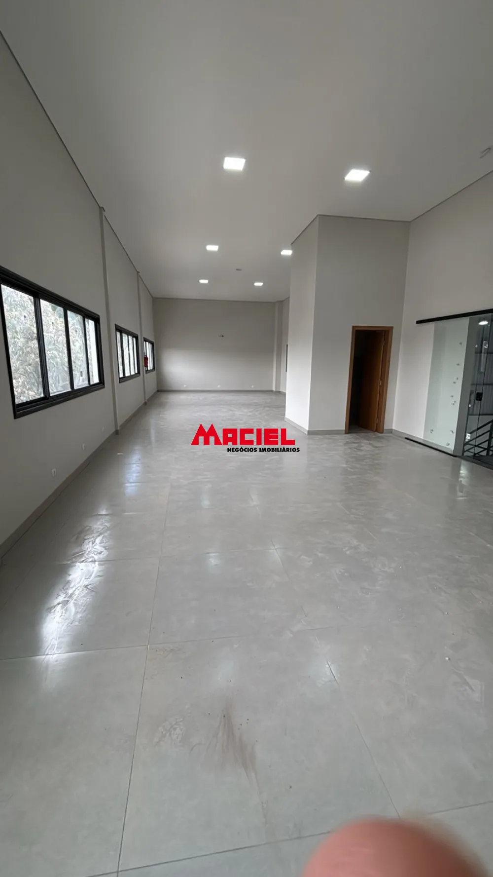 Alugar Comercial / Galp&atilde;o em S&atilde;o Jos&eacute; dos Campos R$ 40.000,00 - Foto 6