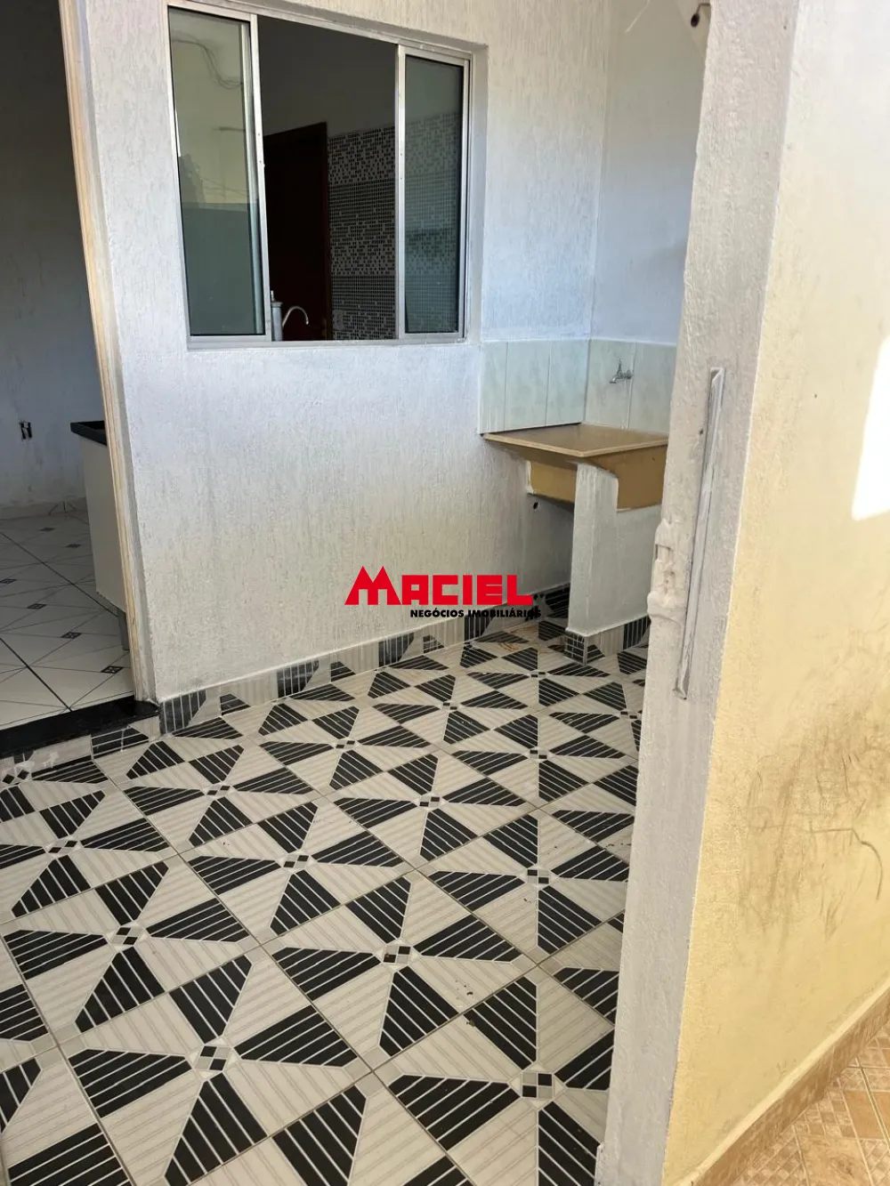 Alugar Casa / Padr&atilde;o em S&atilde;o Jos&eacute; dos Campos R$ 1.150,00 - Foto 4