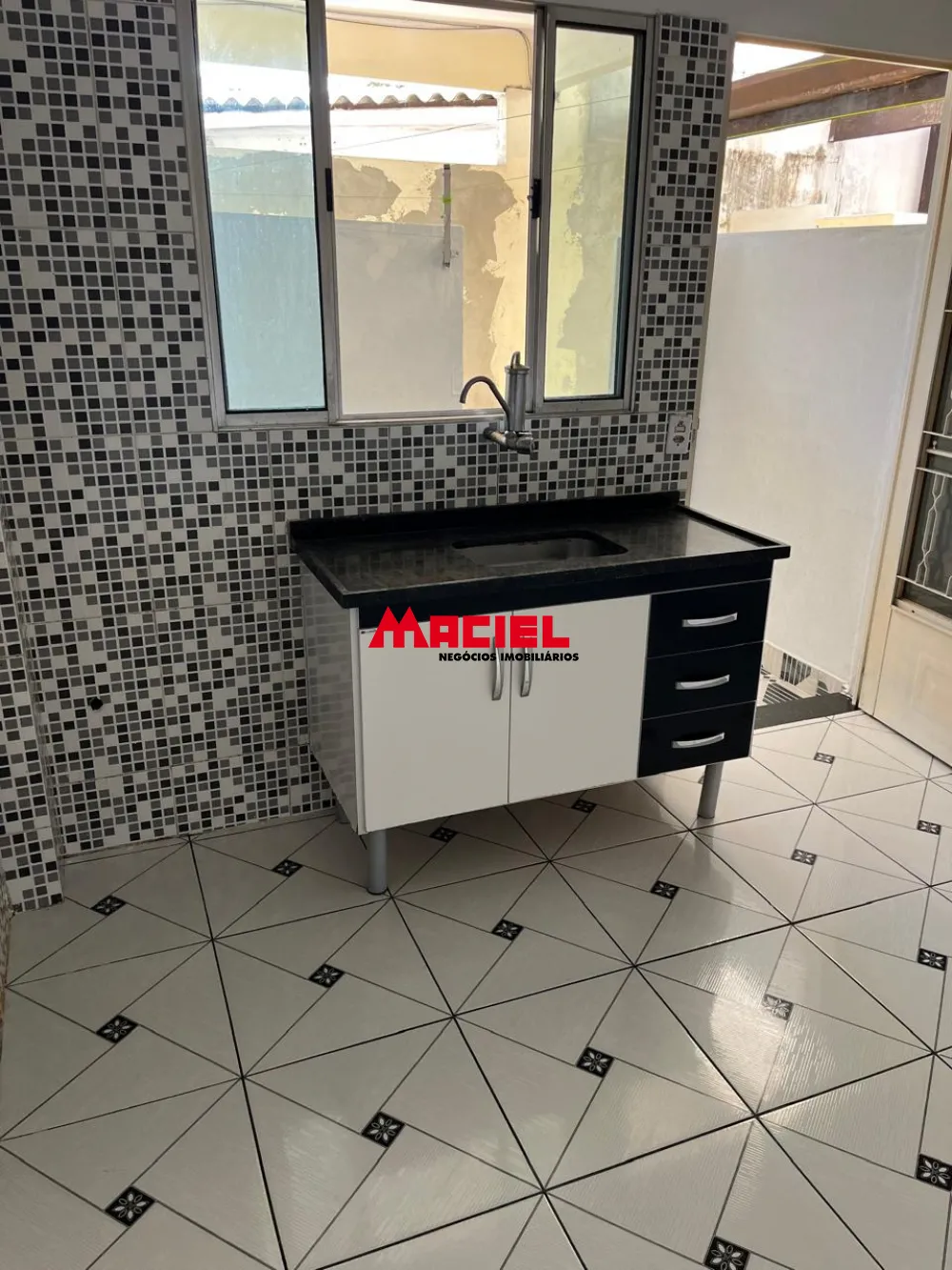 Alugar Casa / Padr&atilde;o em S&atilde;o Jos&eacute; dos Campos R$ 1.150,00 - Foto 8