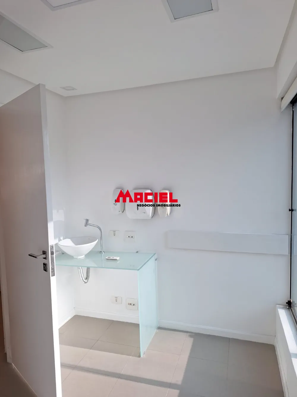 Alugar Comercial / Ponto Comercial em S&atilde;o Jos&eacute; dos Campos R$ 13.000,00 - Foto 8