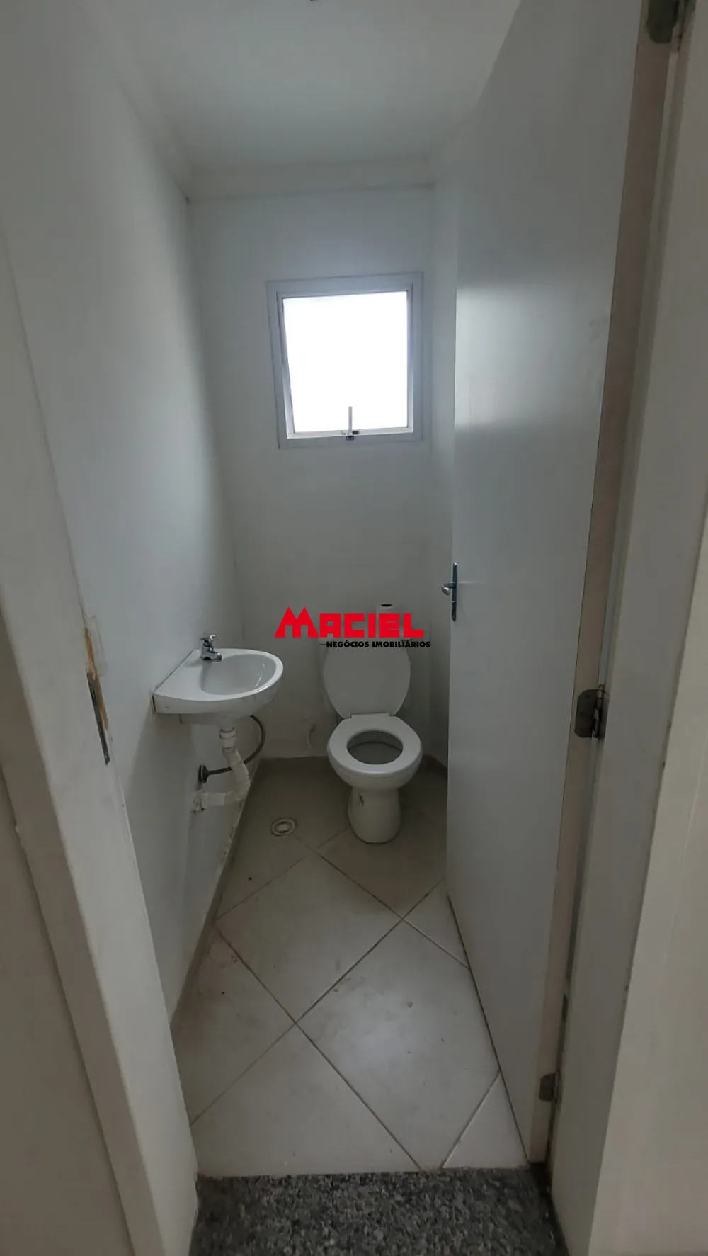 Alugar Casa / Condom&iacute;nio em S&atilde;o Jos&eacute; dos Campos R$ 2.300,00 - Foto 4