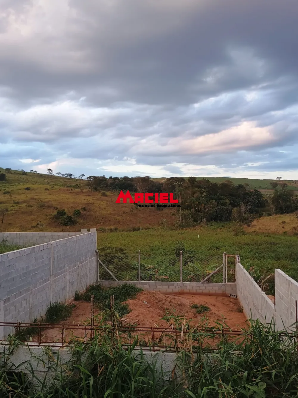 Alugar Comercial / Terreno em Ca&ccedil;apava R$ 1.350,00 - Foto 4