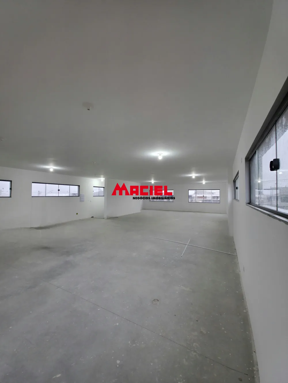 Alugar Comercial / Ponto Comercial em S&atilde;o Jos&eacute; dos Campos R$ 4.500,00 - Foto 1