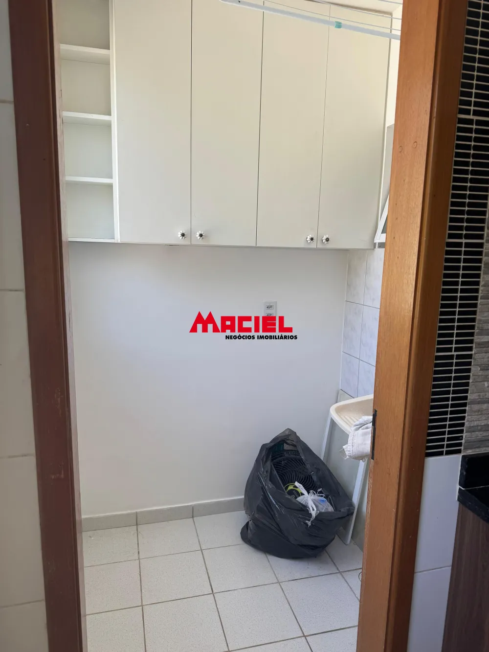 Alugar Apartamento / Padr&atilde;o em S&atilde;o Jos&eacute; dos Campos R$ 3.000,00 - Foto 10