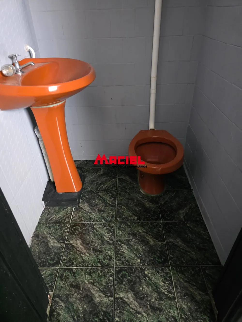 Alugar Comercial / Ponto Comercial em S&atilde;o Jos&eacute; dos Campos R$ 3.300,00 - Foto 4