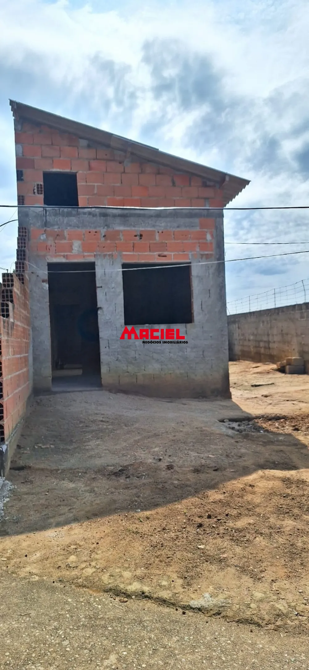 Comprar Casa / Padr&atilde;o em S&atilde;o Jos&eacute; dos Campos R$ 160.000,00 - Foto 1