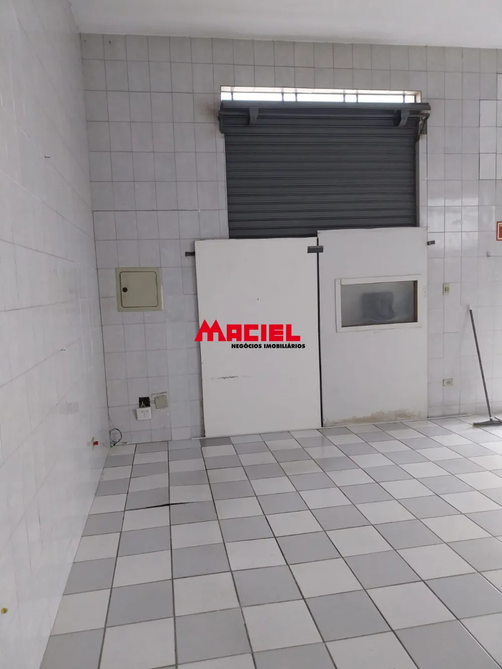 Alugar Comercial / Ponto Comercial em S&atilde;o Jos&eacute; dos Campos R$ 4.000,00 - Foto 13