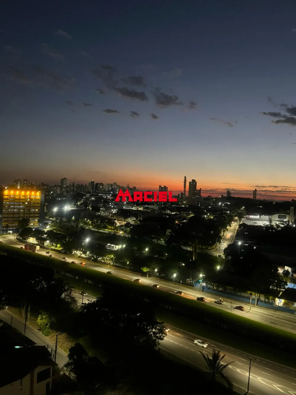 Alugar Apartamento / Padr&atilde;o em S&atilde;o Jos&eacute; dos Campos R$ 2.900,00 - Foto 2