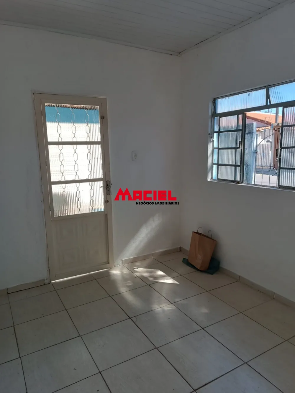 Alugar Casa / Padr&atilde;o em S&atilde;o Jos&eacute; dos Campos R$ 1.350,00 - Foto 2