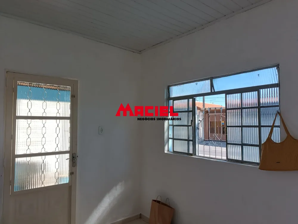 Alugar Casa / Padr&atilde;o em S&atilde;o Jos&eacute; dos Campos R$ 1.350,00 - Foto 4