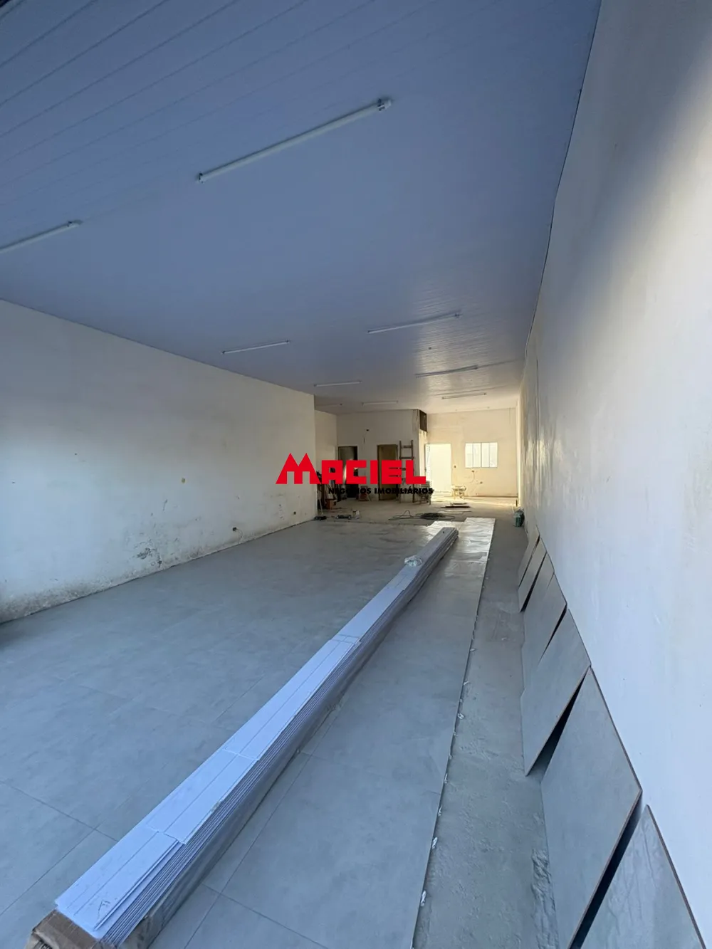 Alugar Comercial / Ponto Comercial em S&atilde;o Jos&eacute; dos Campos R$ 3.500,00 - Foto 2