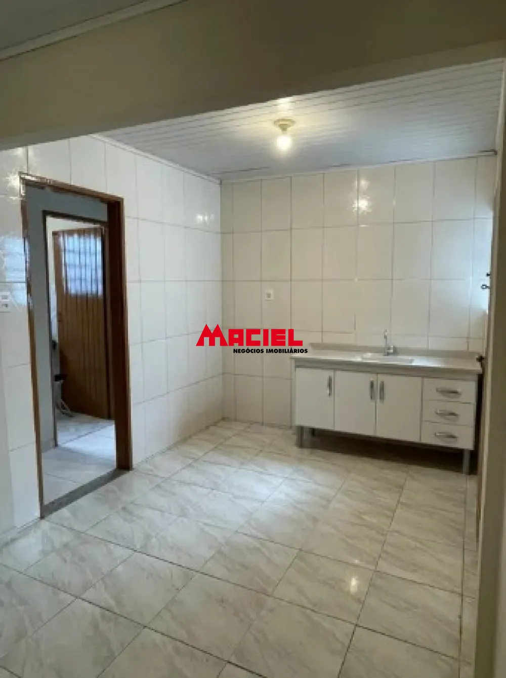 Alugar Casa / Padr&atilde;o em S&atilde;o Jos&eacute; dos Campos R$ 1.180,00 - Foto 4