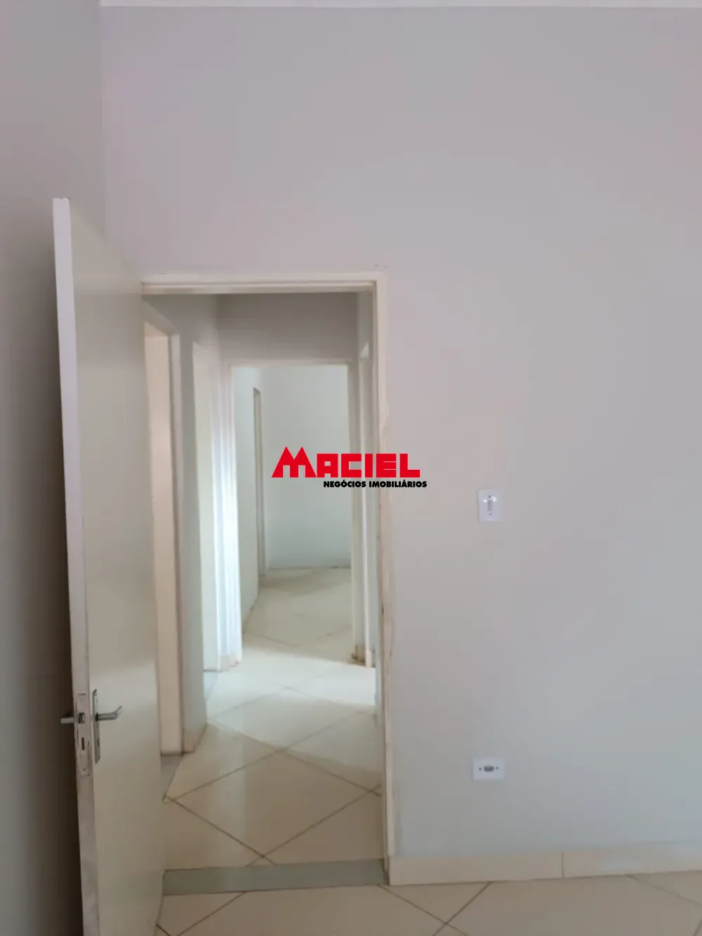 Alugar Casa / Padr&atilde;o em S&atilde;o Jos&eacute; dos Campos R$ 2.400,00 - Foto 3