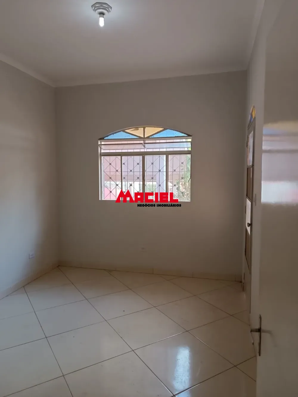 Alugar Casa / Padr&atilde;o em S&atilde;o Jos&eacute; dos Campos R$ 2.400,00 - Foto 4