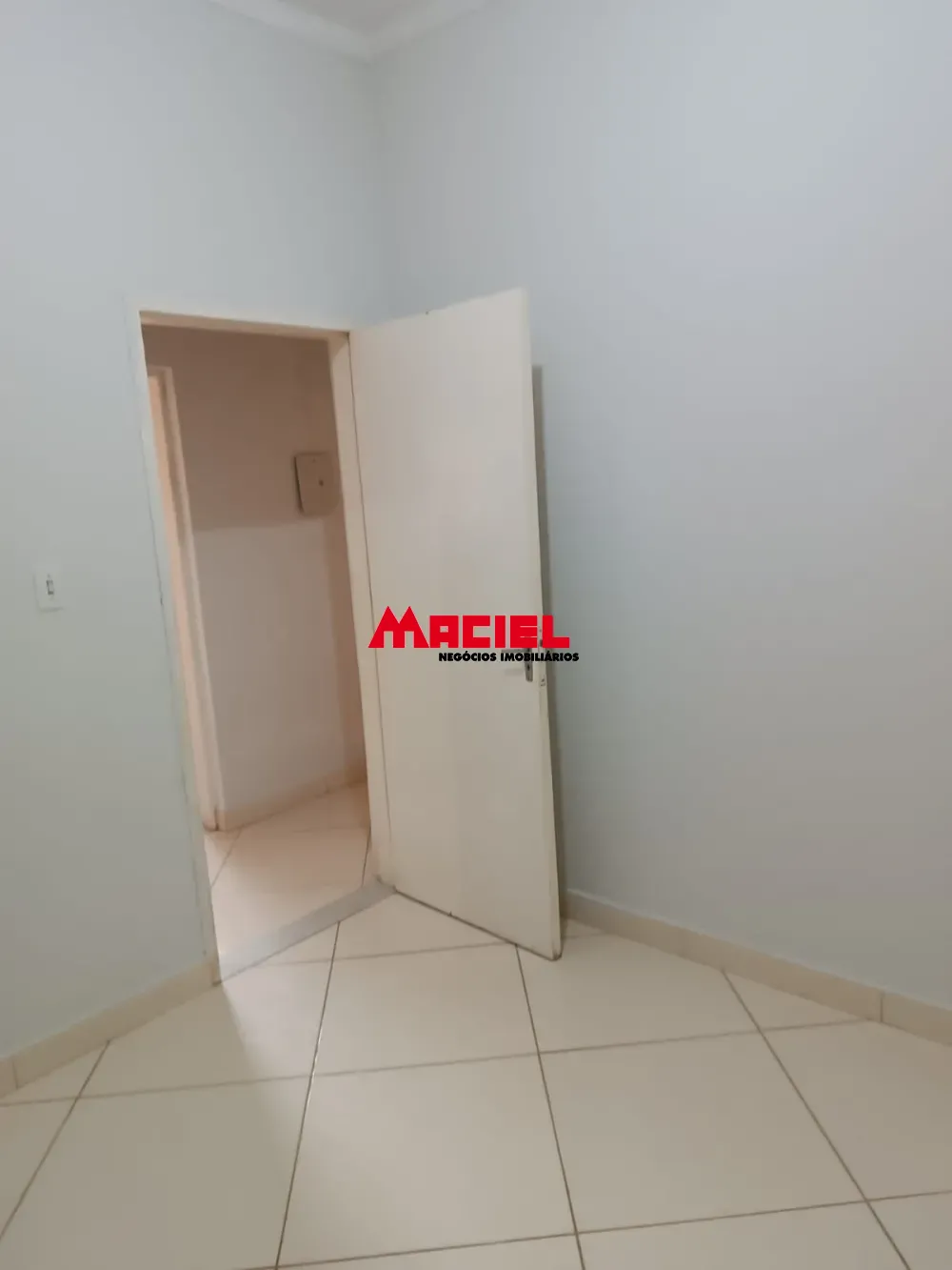 Alugar Casa / Padr&atilde;o em S&atilde;o Jos&eacute; dos Campos R$ 2.400,00 - Foto 8