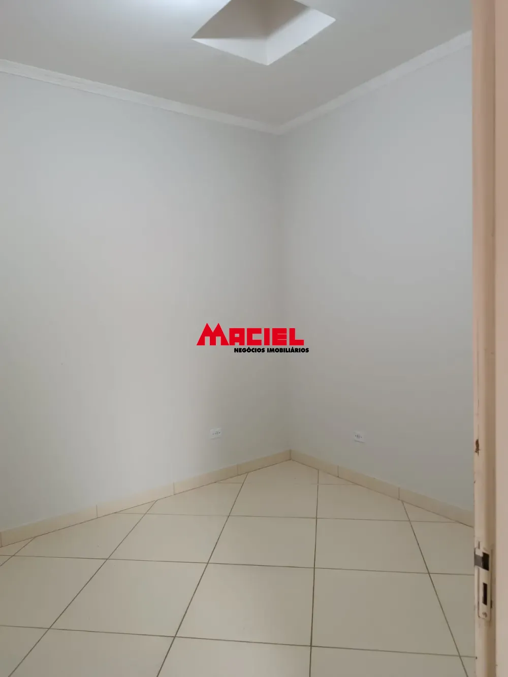 Alugar Casa / Padr&atilde;o em S&atilde;o Jos&eacute; dos Campos R$ 2.400,00 - Foto 9