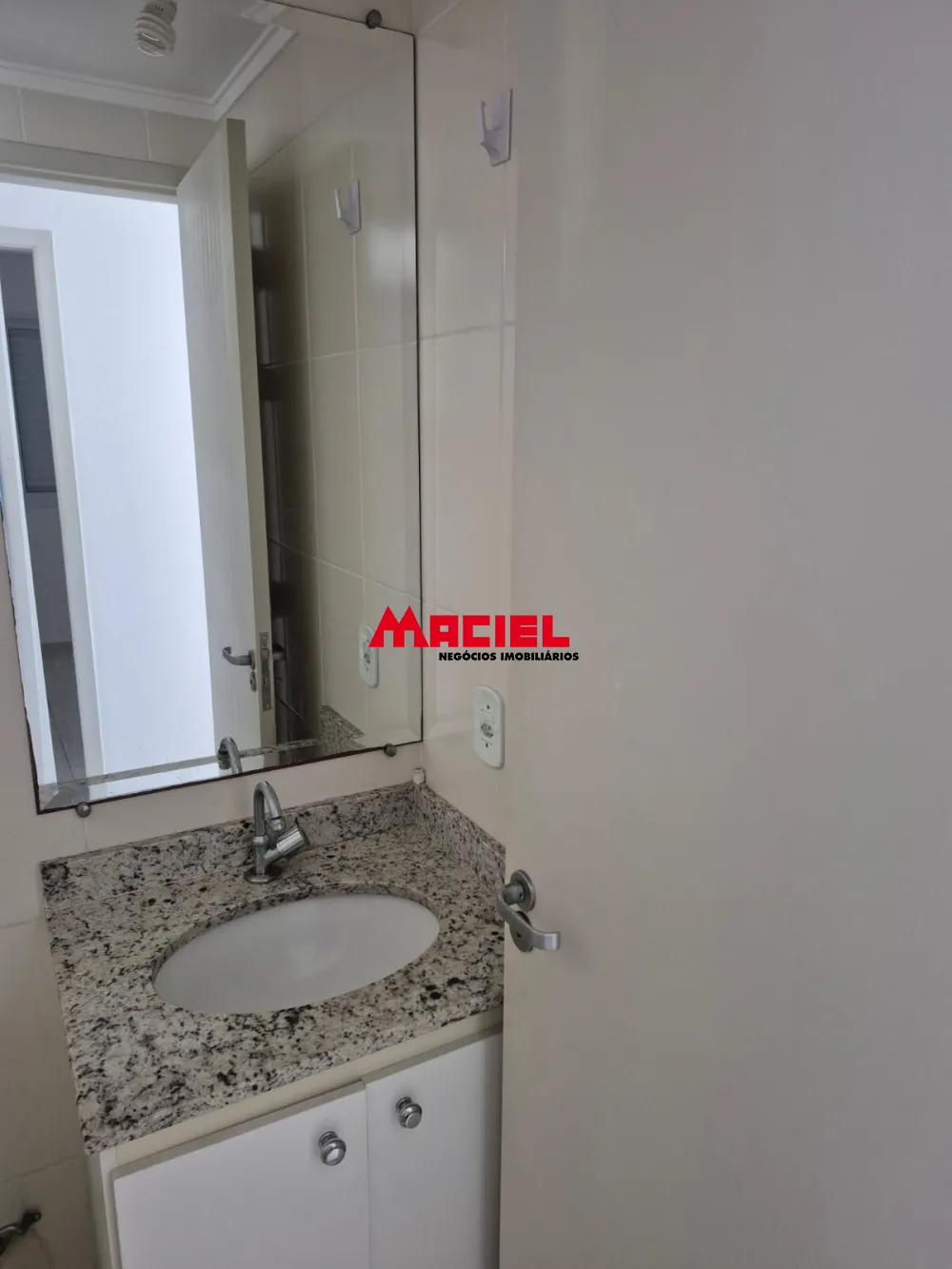 Alugar Apartamento / Padr&atilde;o em S&atilde;o Jos&eacute; dos Campos R$ 3.500,00 - Foto 9