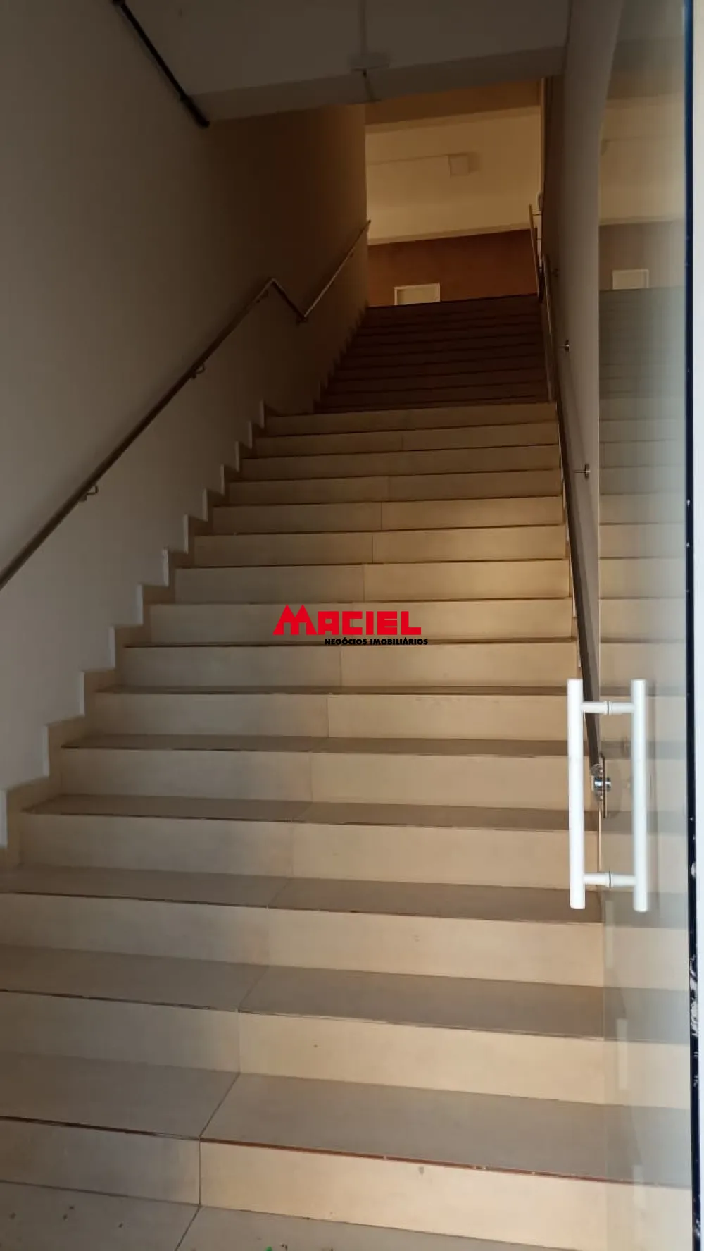 Alugar Comercial / Ponto Comercial em S&atilde;o Jos&eacute; dos Campos R$ 3.900,00 - Foto 2