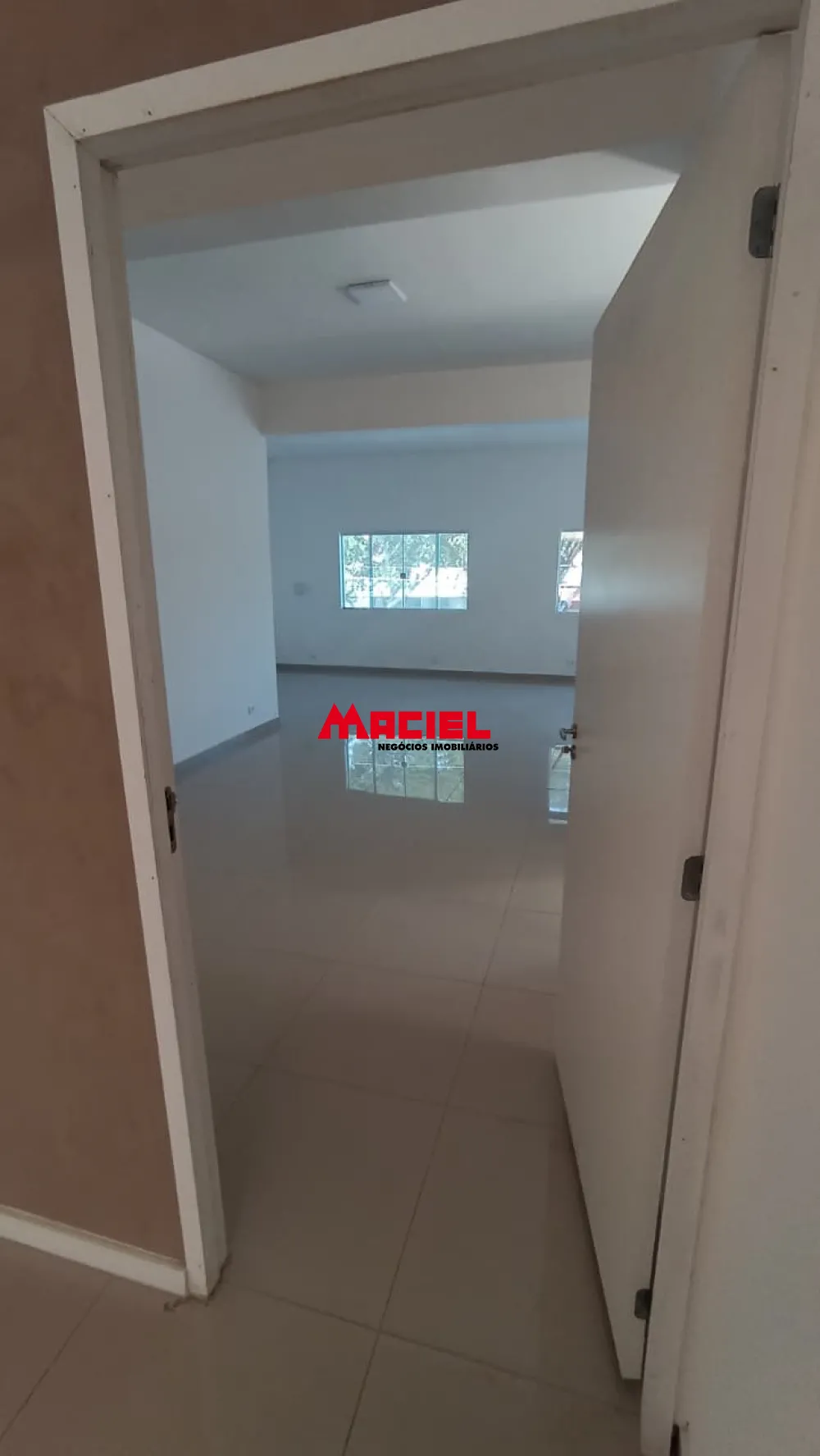 Alugar Comercial / Ponto Comercial em S&atilde;o Jos&eacute; dos Campos R$ 3.900,00 - Foto 3