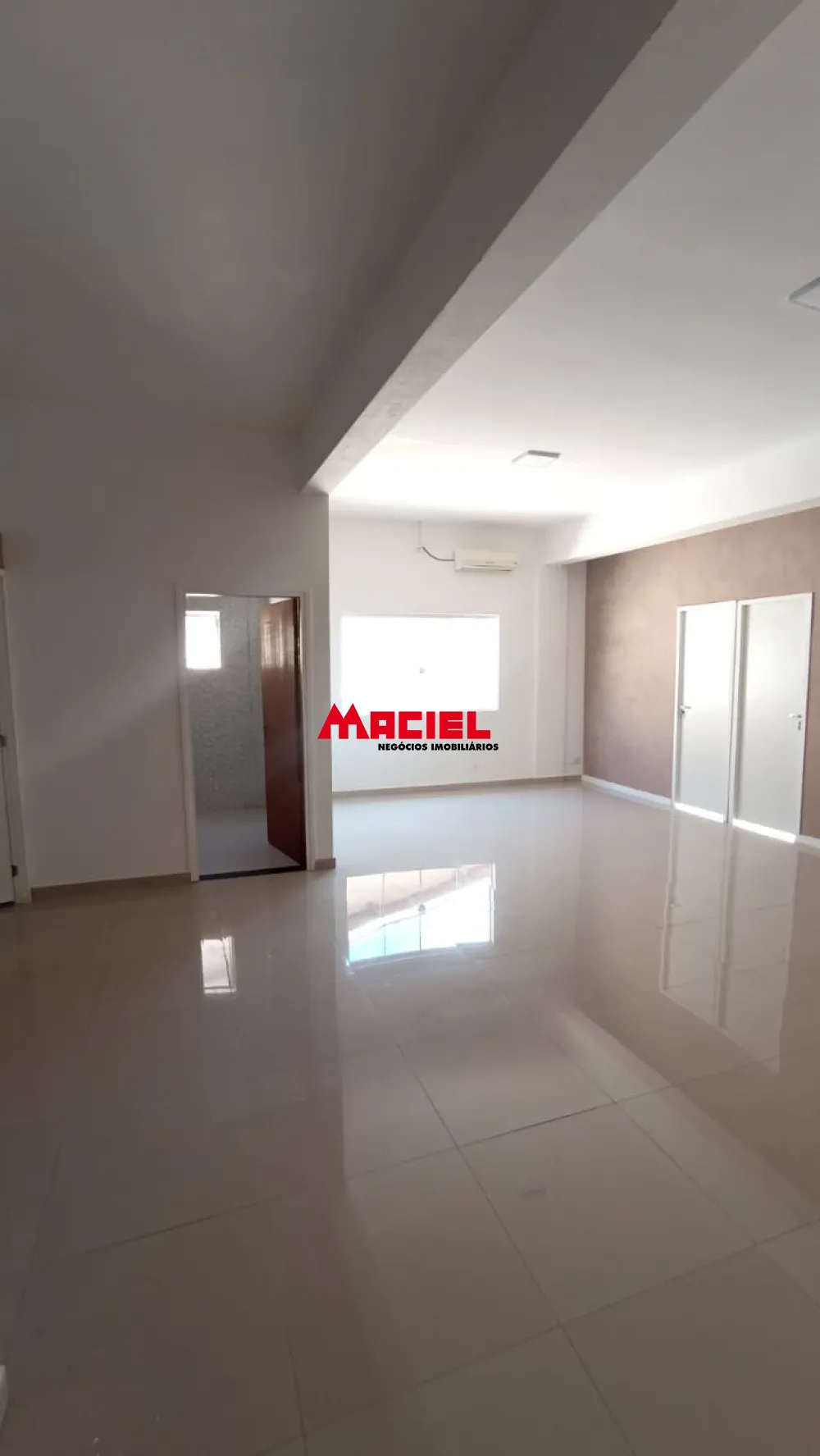 Alugar Comercial / Ponto Comercial em S&atilde;o Jos&eacute; dos Campos R$ 3.900,00 - Foto 4