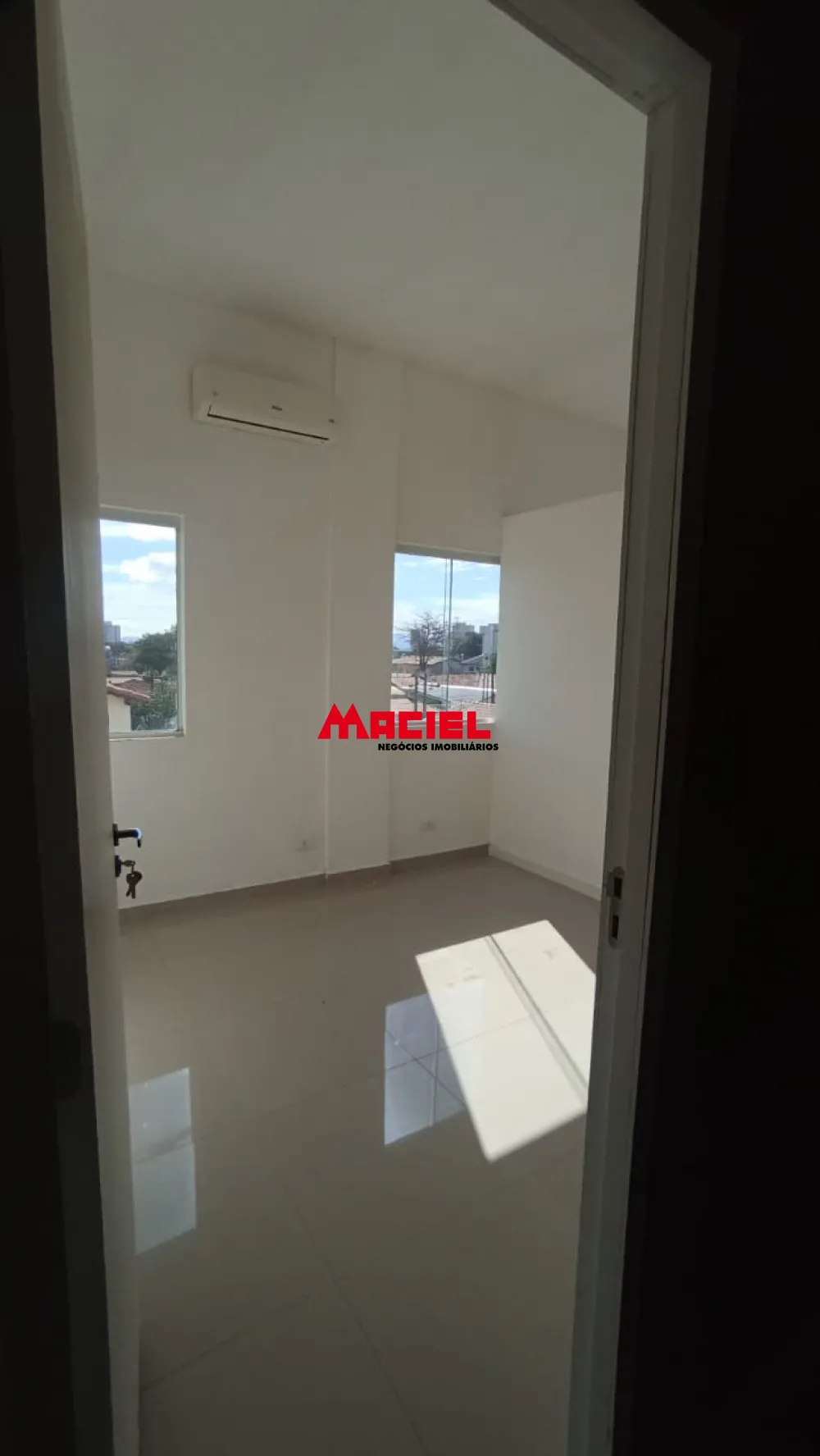 Alugar Comercial / Ponto Comercial em S&atilde;o Jos&eacute; dos Campos R$ 3.900,00 - Foto 12