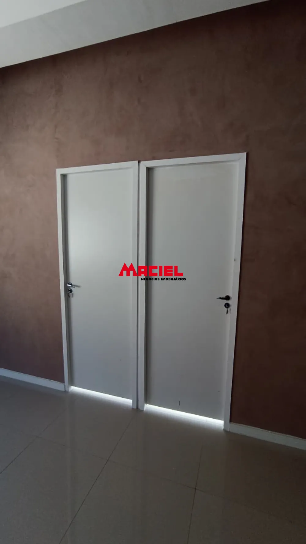 Alugar Comercial / Ponto Comercial em S&atilde;o Jos&eacute; dos Campos R$ 3.900,00 - Foto 23