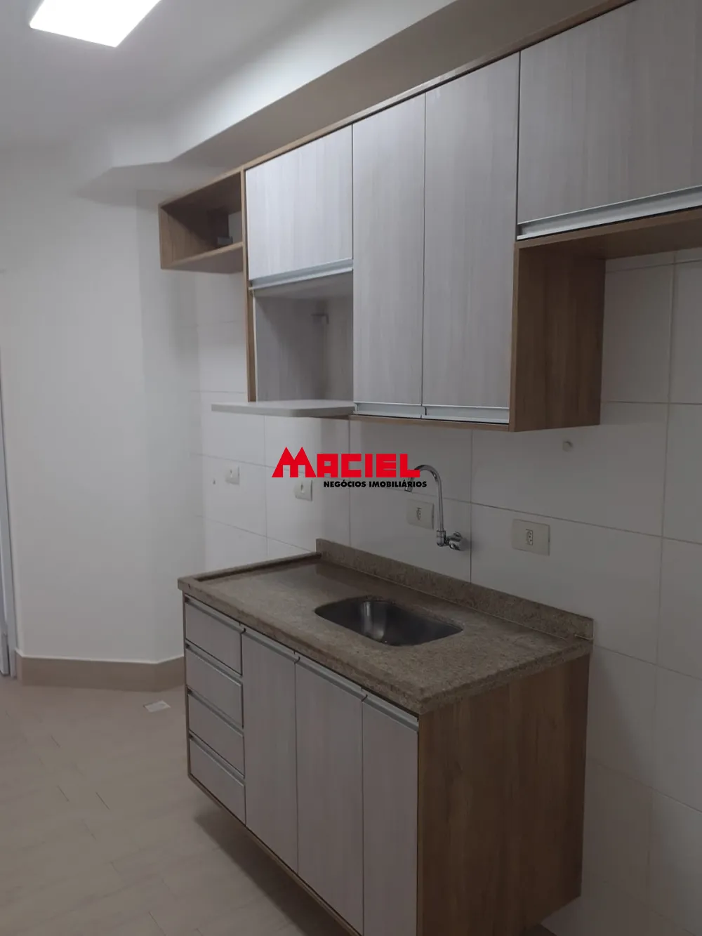 Alugar Apartamento / Padr&atilde;o em S&atilde;o Jos&eacute; dos Campos R$ 4.200,00 - Foto 3