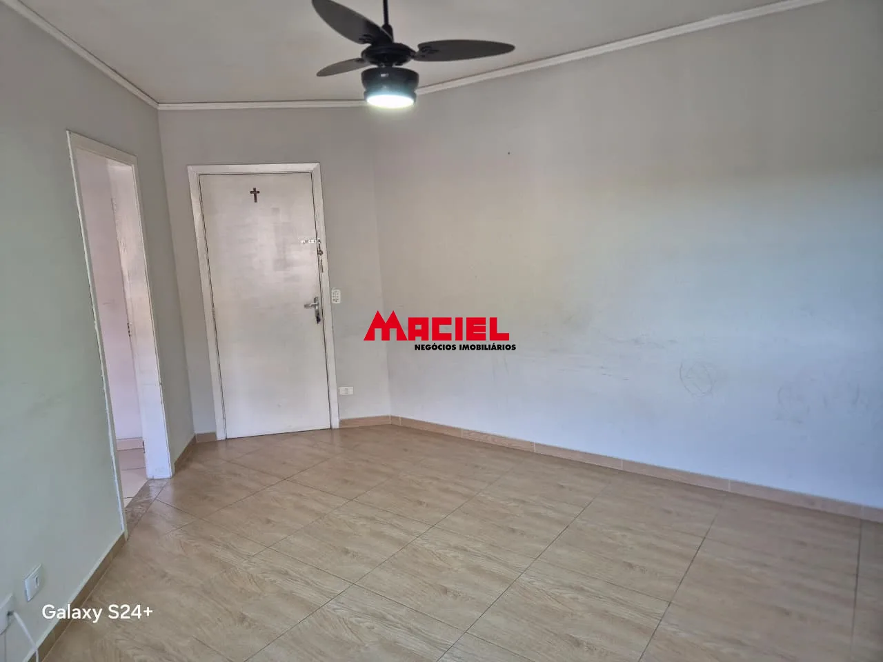 Alugar Apartamento / Padr&atilde;o em S&atilde;o Jos&eacute; dos Campos R$ 1.350,00 - Foto 2