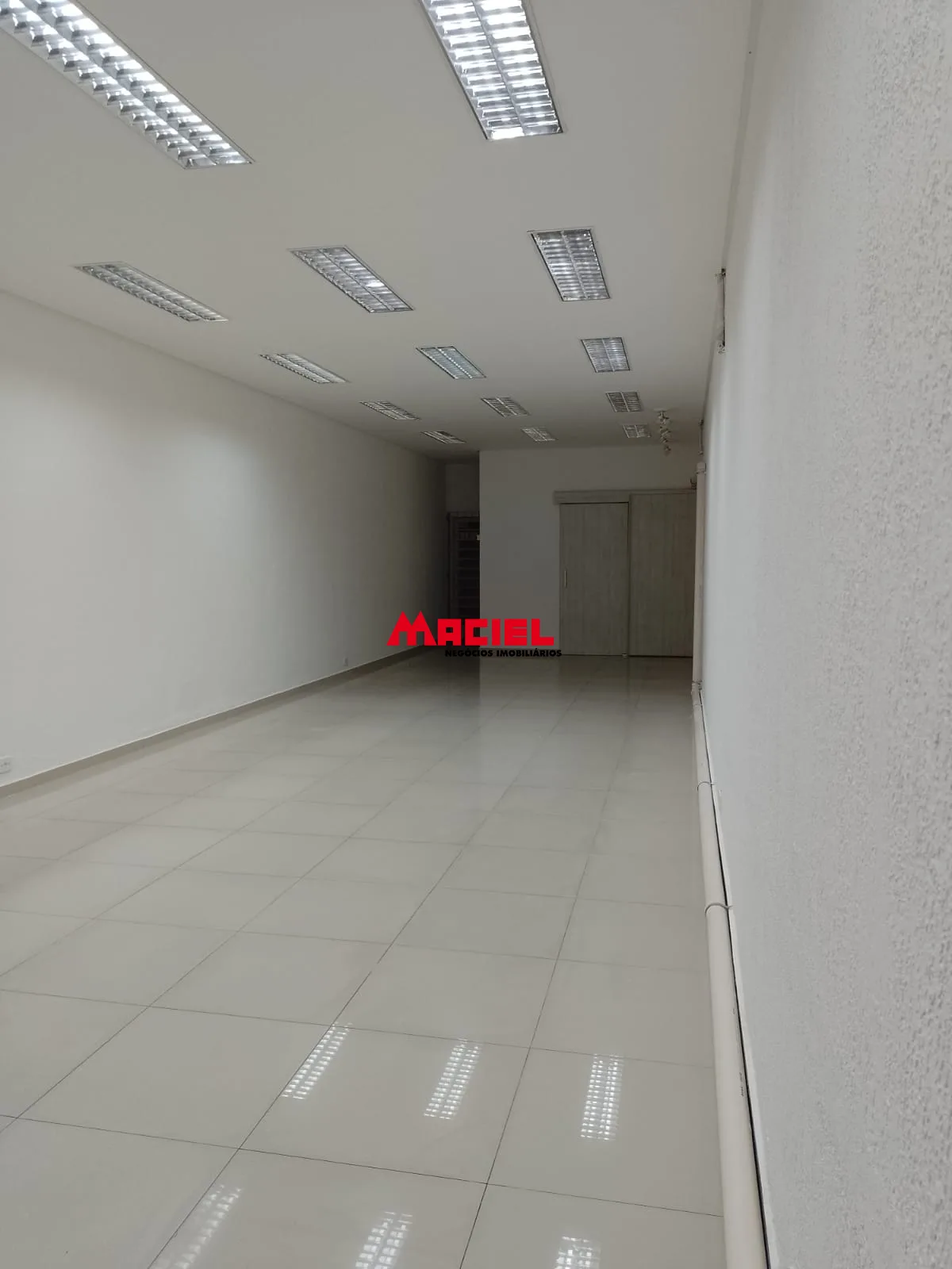 Alugar Comercial / Ponto Comercial em S&atilde;o Jos&eacute; dos Campos R$ 8.000,00 - Foto 2