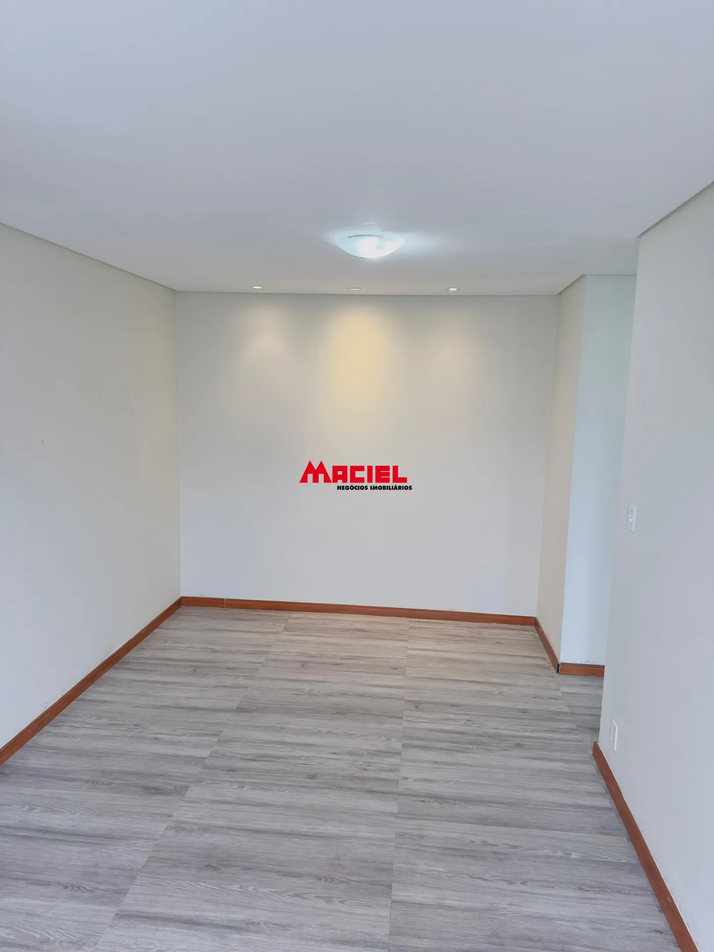 Alugar Apartamento / Padr&atilde;o em S&atilde;o Jos&eacute; dos Campos R$ 2.350,00 - Foto 2