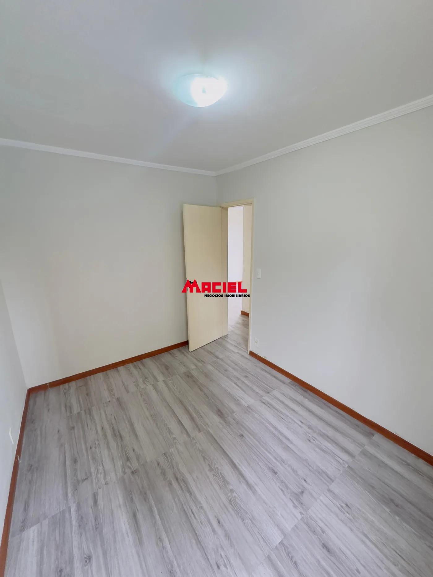 Alugar Apartamento / Padr&atilde;o em S&atilde;o Jos&eacute; dos Campos R$ 2.350,00 - Foto 4