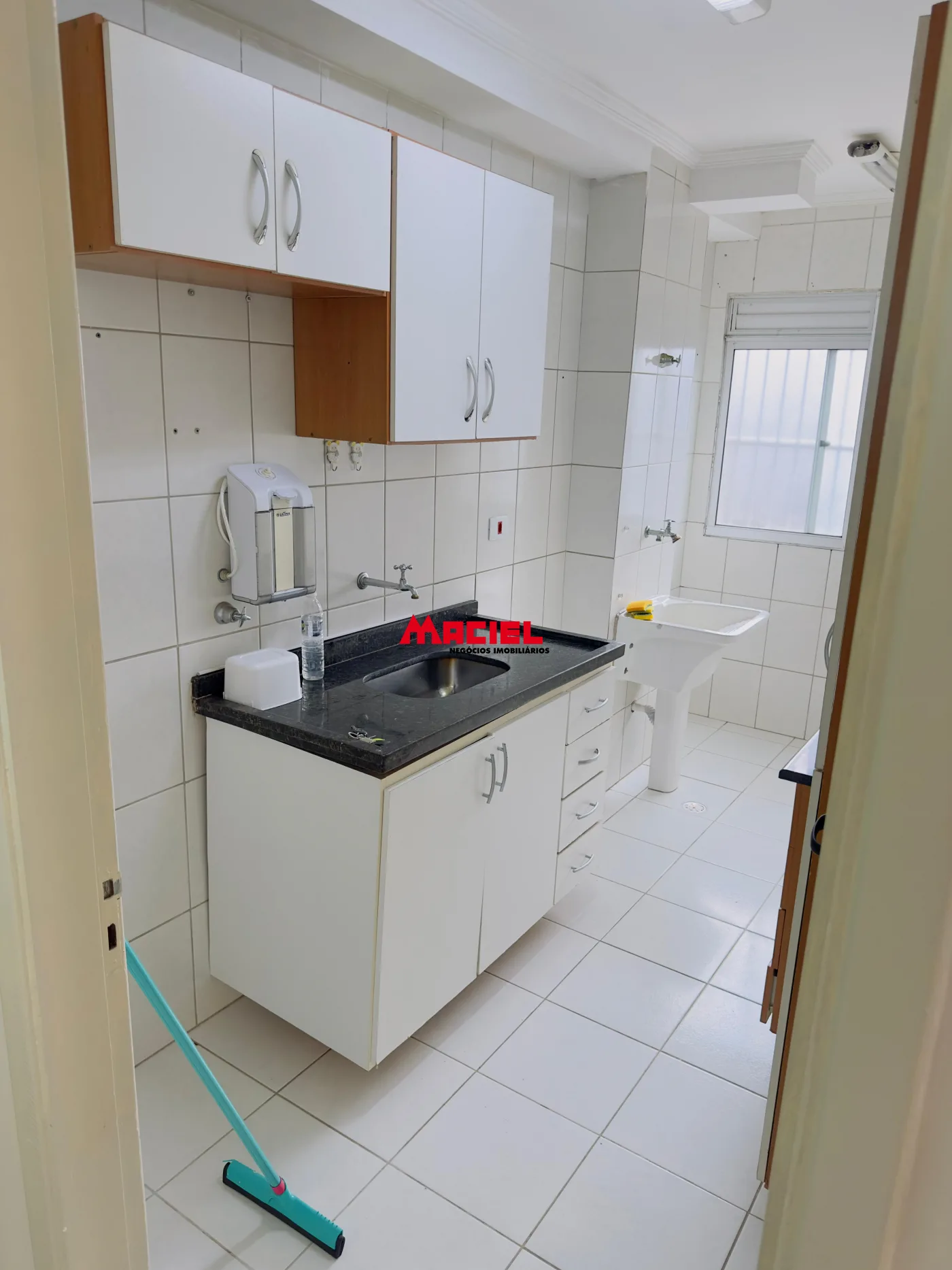 Alugar Apartamento / Padr&atilde;o em S&atilde;o Jos&eacute; dos Campos R$ 2.350,00 - Foto 5