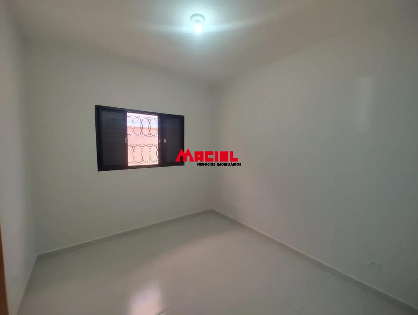 Alugar Casa / Padr&atilde;o em S&atilde;o Jos&eacute; dos Campos R$ 3.100,00 - Foto 2