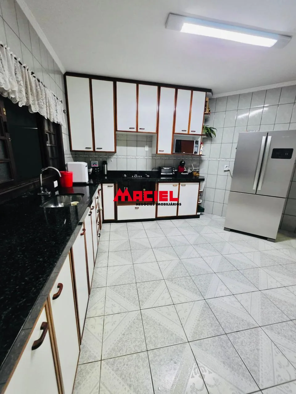 Alugar Casa / Condom&iacute;nio em S&atilde;o Jos&eacute; dos Campos R$ 9.000,00 - Foto 3