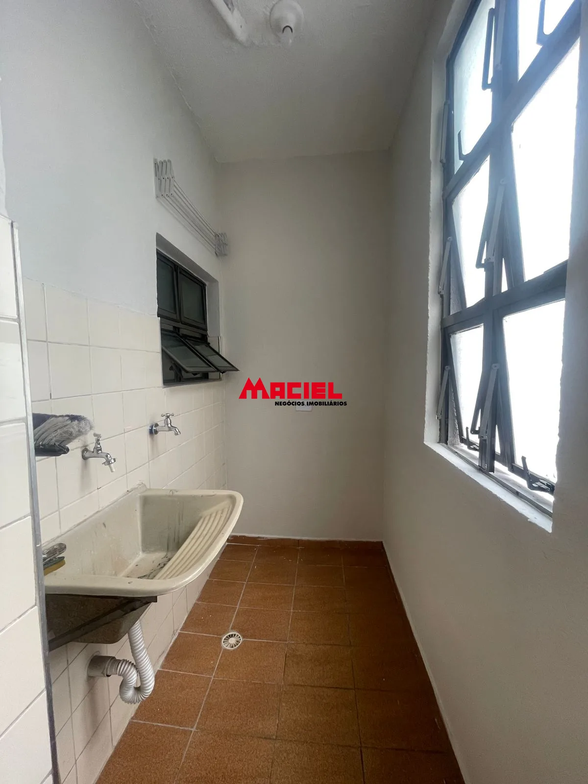 Alugar Apartamento / Padr&atilde;o em S&atilde;o Jos&eacute; dos Campos R$ 1.500,00 - Foto 2
